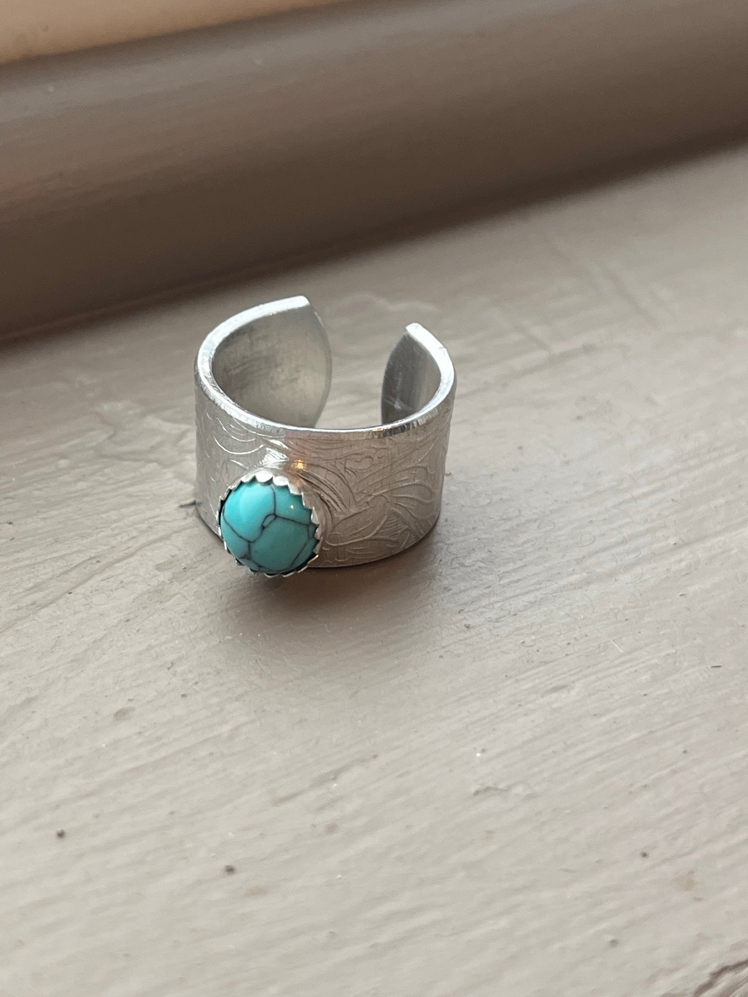 Turquoise Stone Floral Tooled Ring